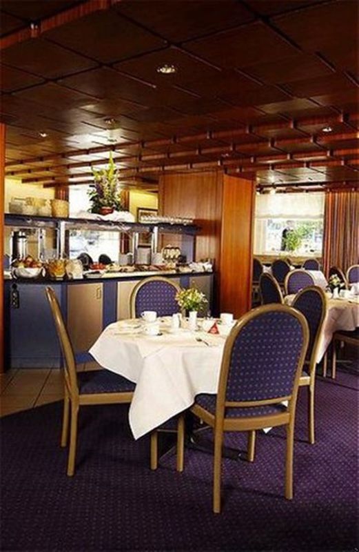 Intercityhotel Stuttgart Restaurant photo